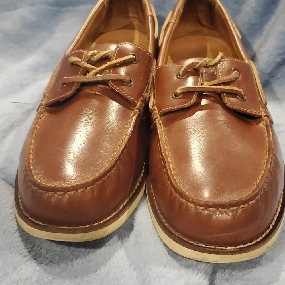 Vionic brown leather boat dock shoes Lloyd
